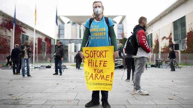 Mann trägt T-Shirt mit der Aufschrift: «Ich halte Christian Lindner nicht mehr aus»