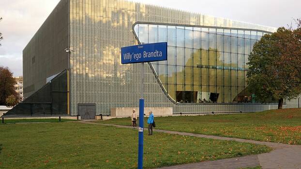 Willy-Brandt-Platz in Warschau unweit des Ghetto-Denkmals